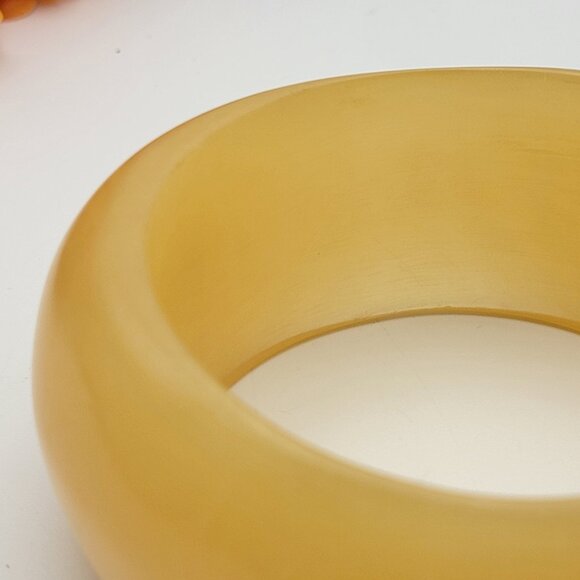 Vintage Butterscotch Bangle Bracelet Chunky Asymmetrical Lucite 8" M/L - Picture 3 of 9